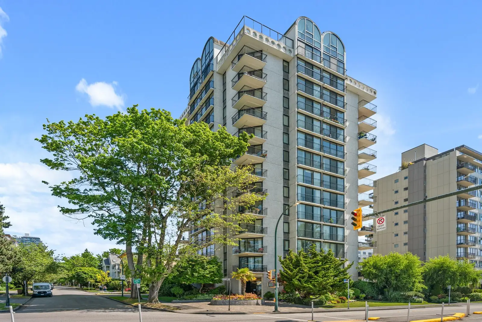 601 1575 BEACH AVENUE, Vancouver BC V6G 1Y5