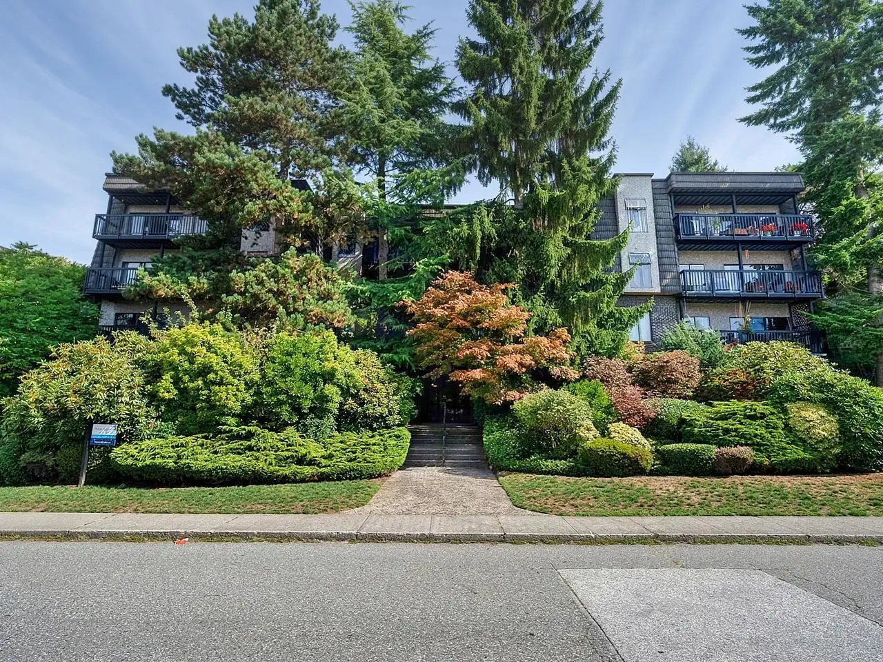 205 150 E 5TH STREET, North Vancouver BC V7L 1L5