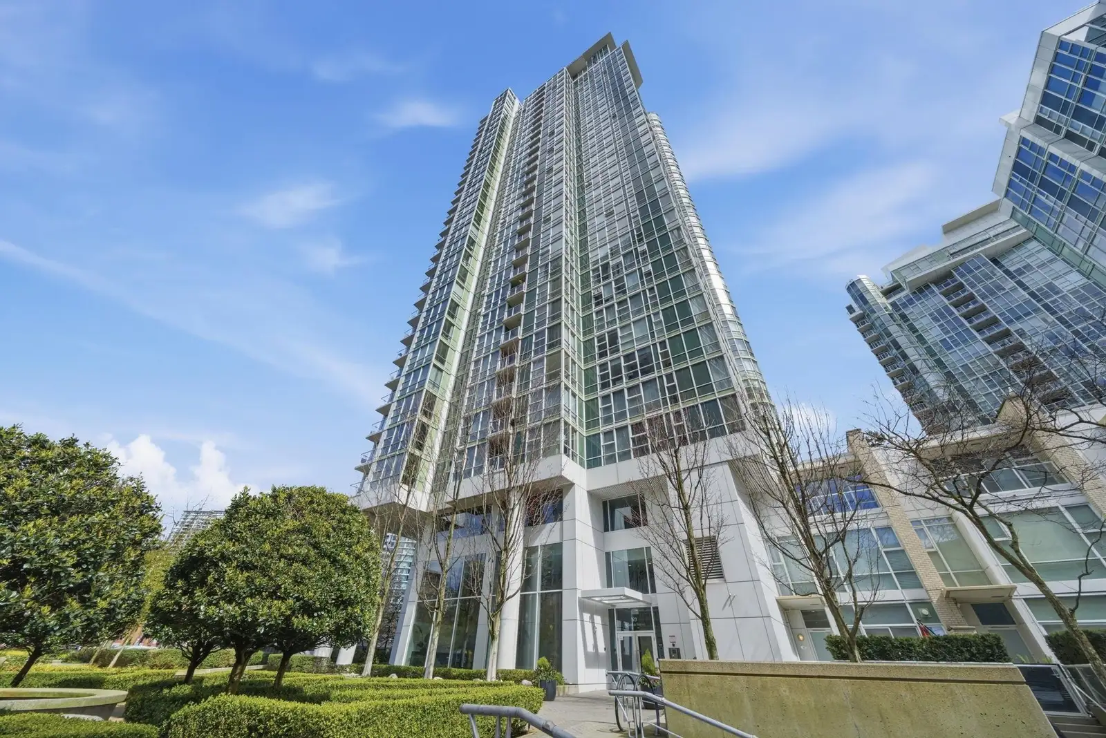 1808 193 AQUARIUS MEWS, Vancouver BC V6Z 2Z2