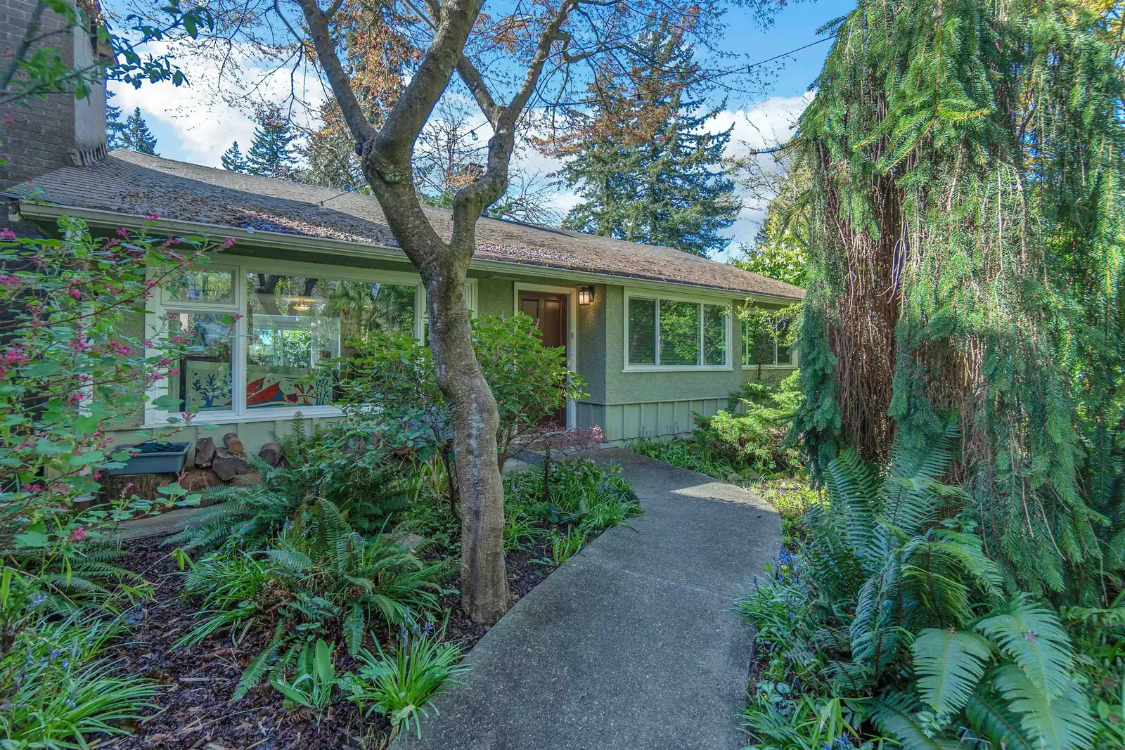 825 W 20TH STREET, North Vancouver BC V7P 2B5