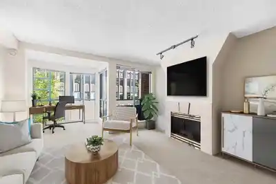 304 939 HOMER STREET, Vancouver BC V6B 2W6