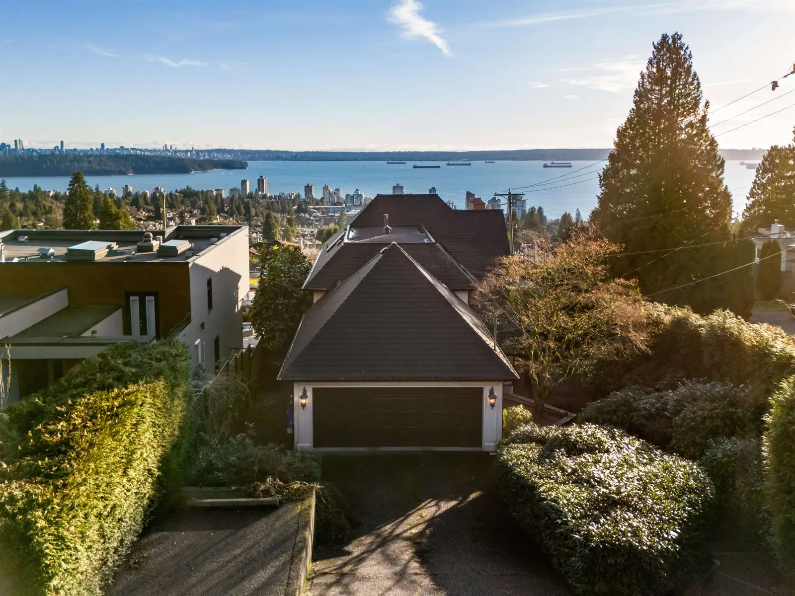 2198 ROSEBERY AVENUE, West Vancouver BC V7V 2Z7