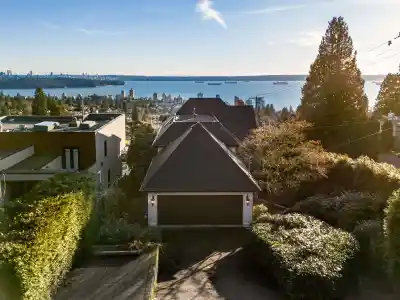 2198 ROSEBERY AVENUE, West Vancouver BC V7V 2Z7
