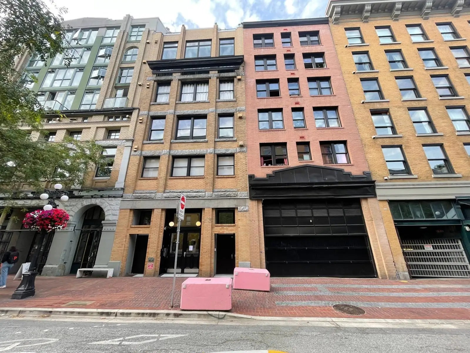 704 27 ALEXANDER STREET, Vancouver BC V6A 1B2