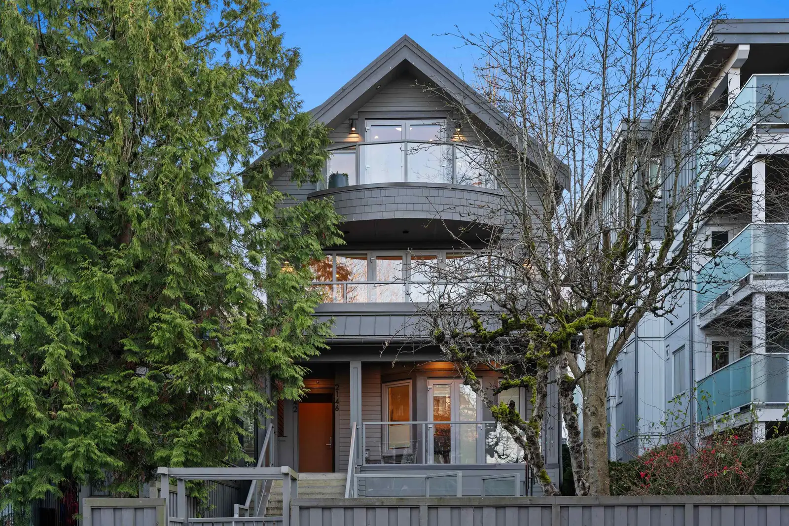 2142 W 1ST AVENUE, Vancouver BC V6K 1E8