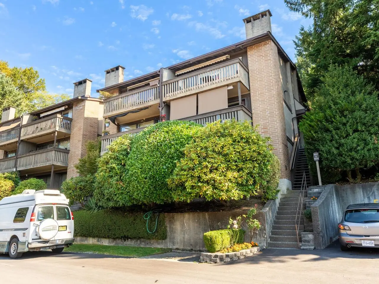1039 OLD LILLOOET ROAD, North Vancouver BC V7J 3H6