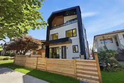 1 3018 E 19TH AVENUE, Vancouver BC V5M 2S9