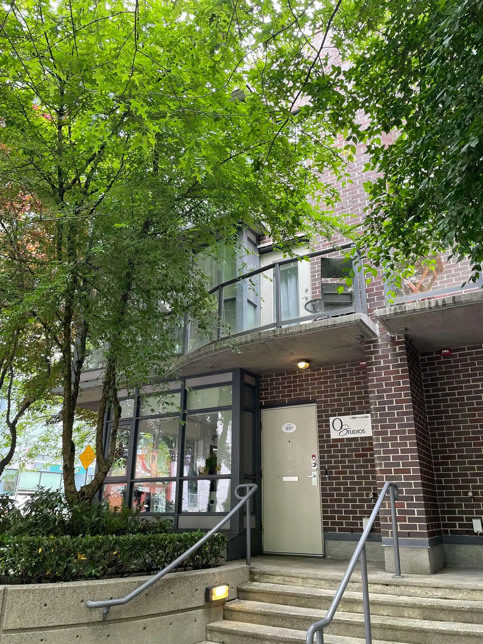 891 HELMCKEN STREET, Vancouver BC V6Z 1B1