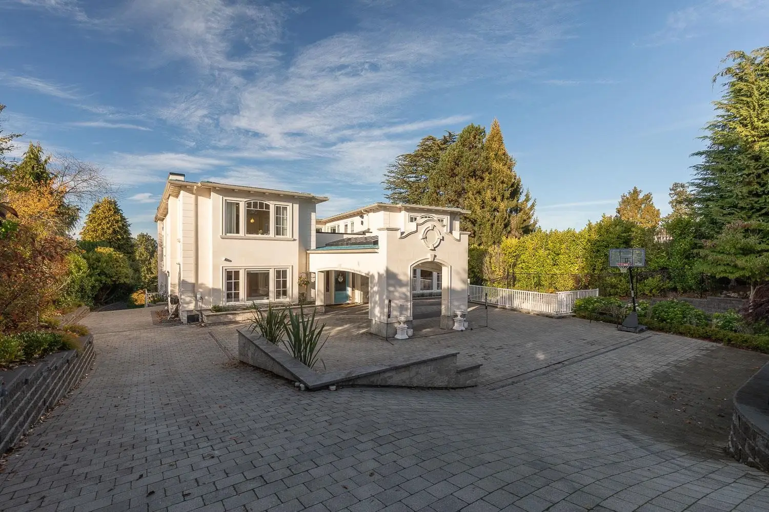 5747 NEWTON WYND, Vancouver BC V6T 1H6