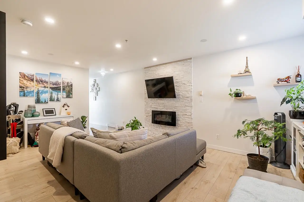 211 5625 SENLAC STREET, Vancouver BC V5R 6G8