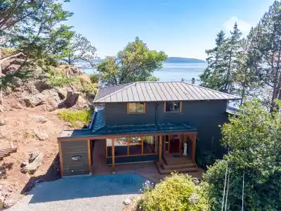 9919 SOUTHLANDS DRIVE, Pender Island BC V0N 2M3