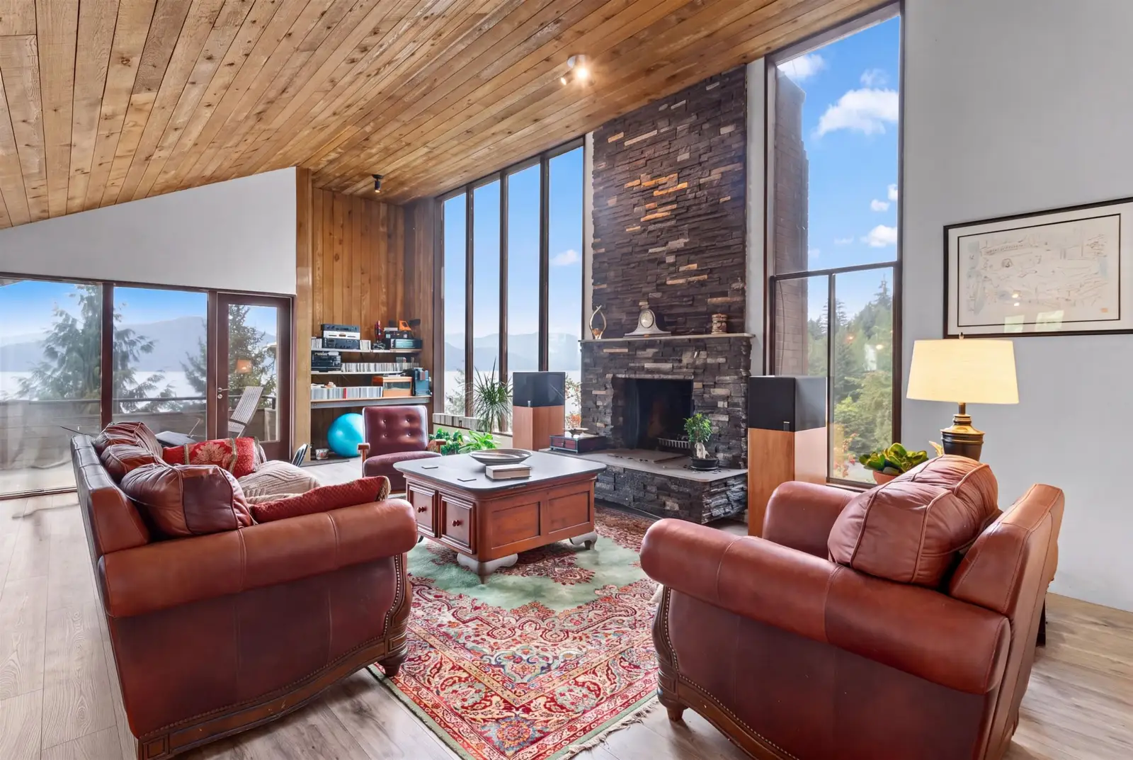 115 ISLEVIEW PLACE, Lions Bay BC V0N 2E0