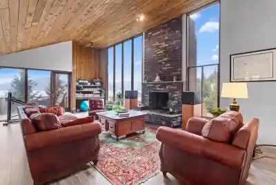 115 ISLEVIEW PLACE, Lions Bay BC V0N 2E0