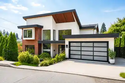 955 FOREST HILLS DRIVE, North Vancouver BC V7R 1N4