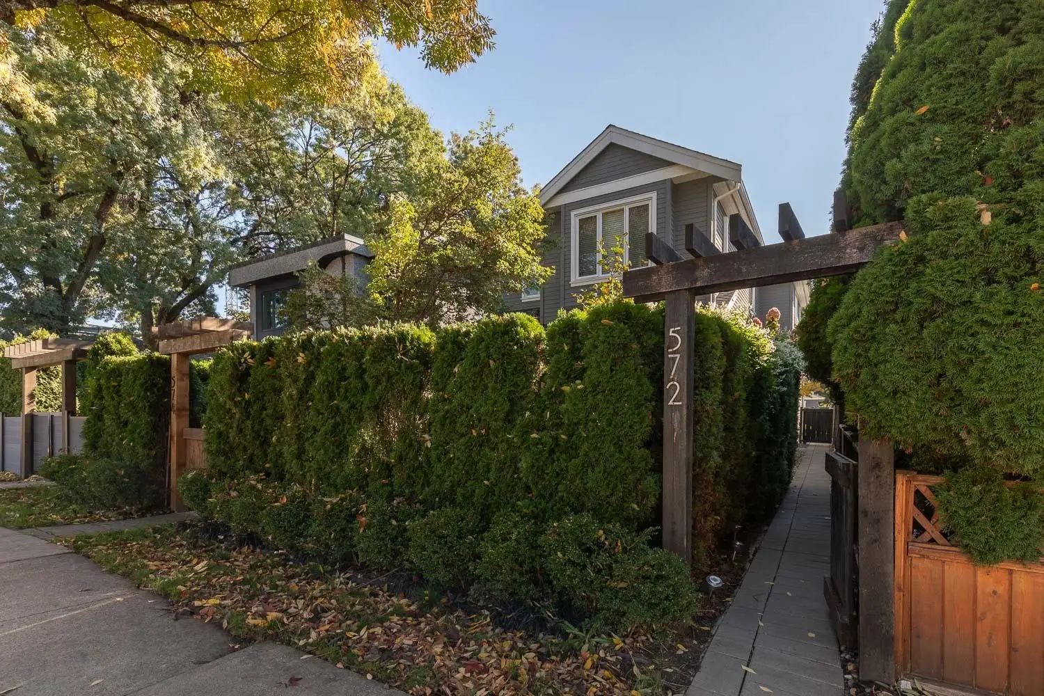 572 E 16TH AVENUE, Vancouver BC V5T 2V2