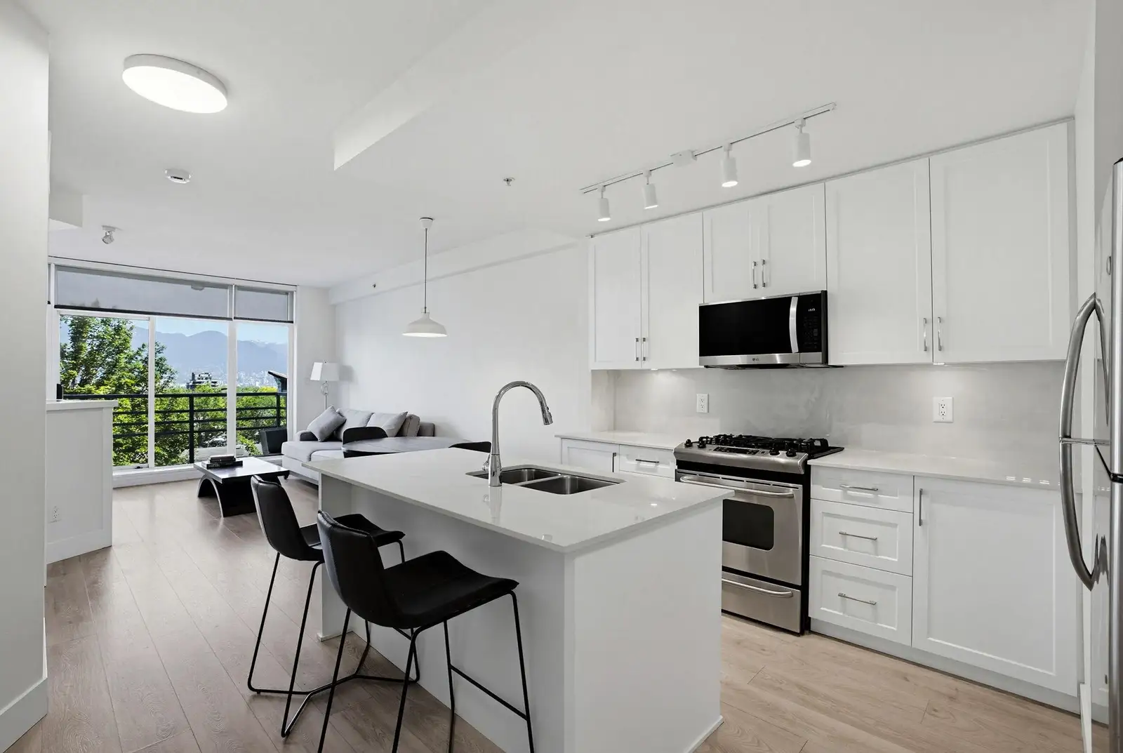 407 298 E 11TH AVENUE, Vancouver BC V5T 2C3
