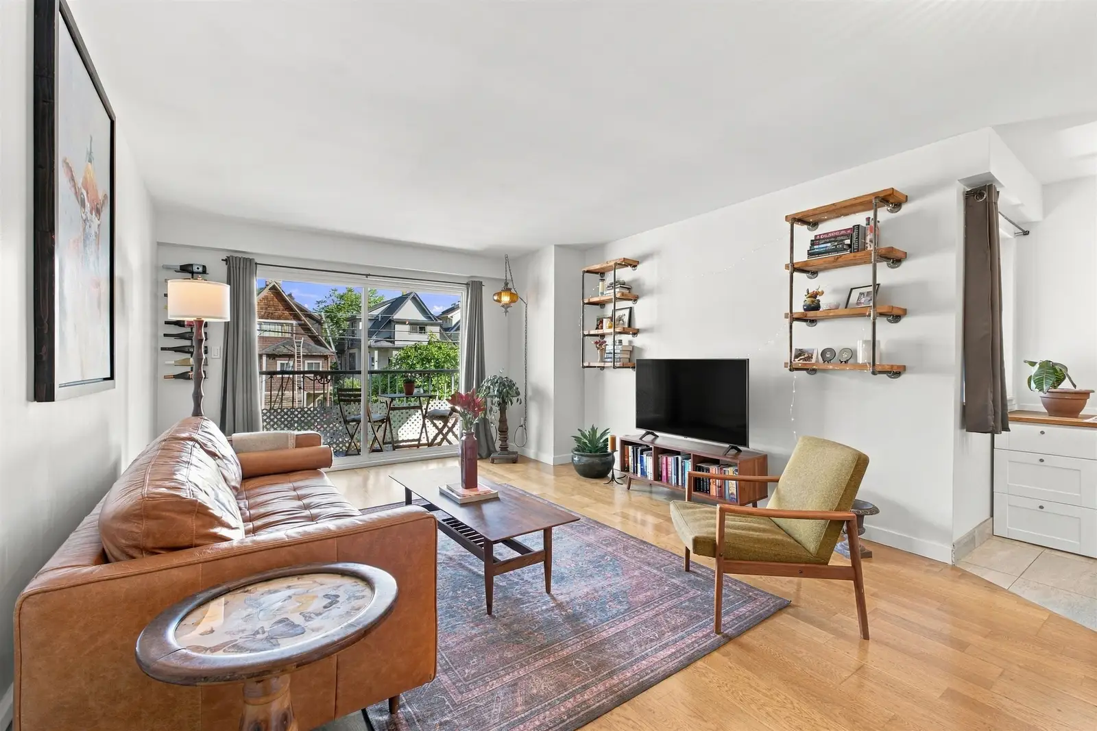 304 1611 E 3RD AVENUE, Vancouver BC V5N 1H1