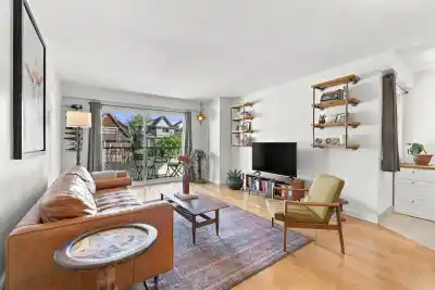 304 1611 E 3RD AVENUE, Vancouver BC V5N 1H1