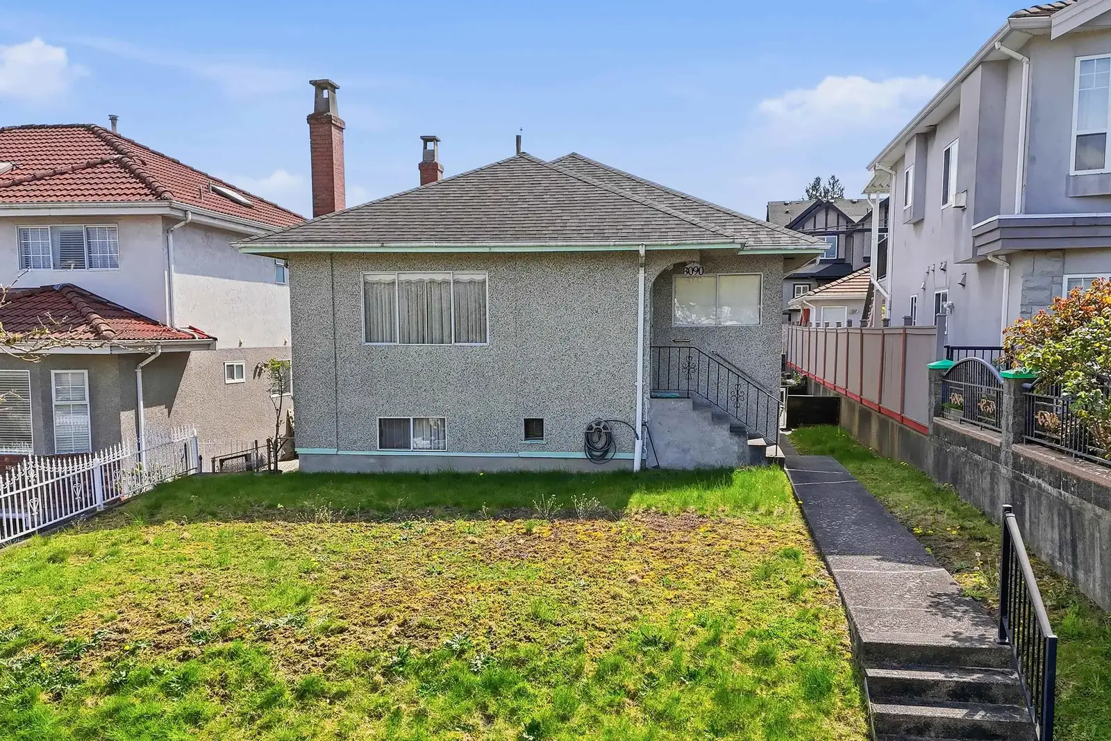 3090 KITCHENER STREET, Vancouver BC V5K 3E7