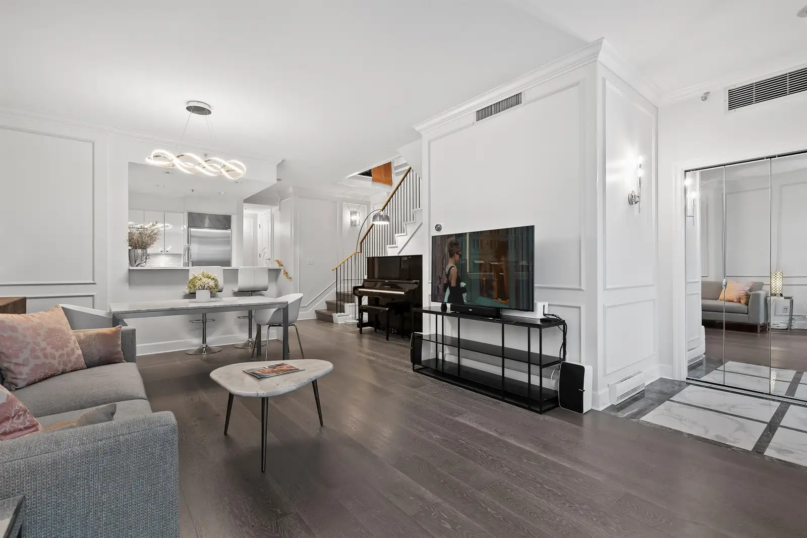 493 BROUGHTON STREET, Vancouver BC V6G 3E8