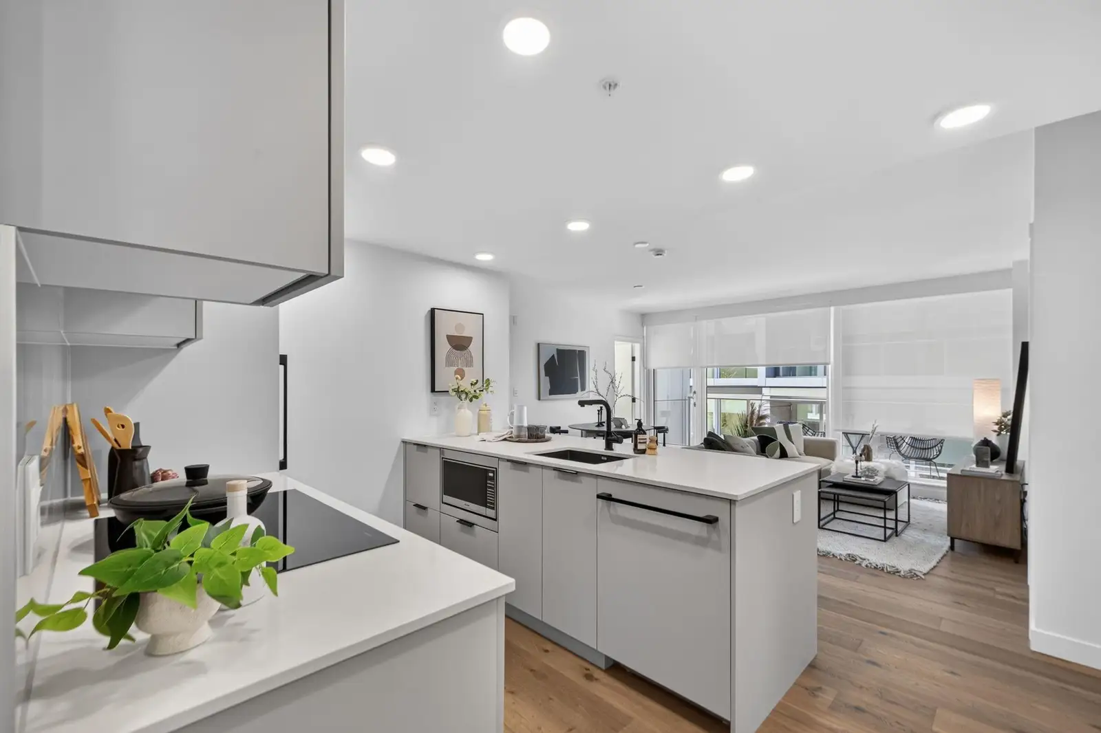 202 8030 OAK STREET, Vancouver BC V6P 0M9