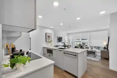 202 8030 OAK STREET, Vancouver BC V6P 0M9