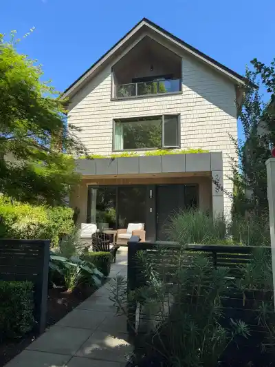 2939 W 15TH AVENUE, Vancouver BC V6K 3A2