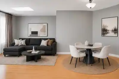 103 108 W ESPLANADE, North Vancouver BC V7M 3M8