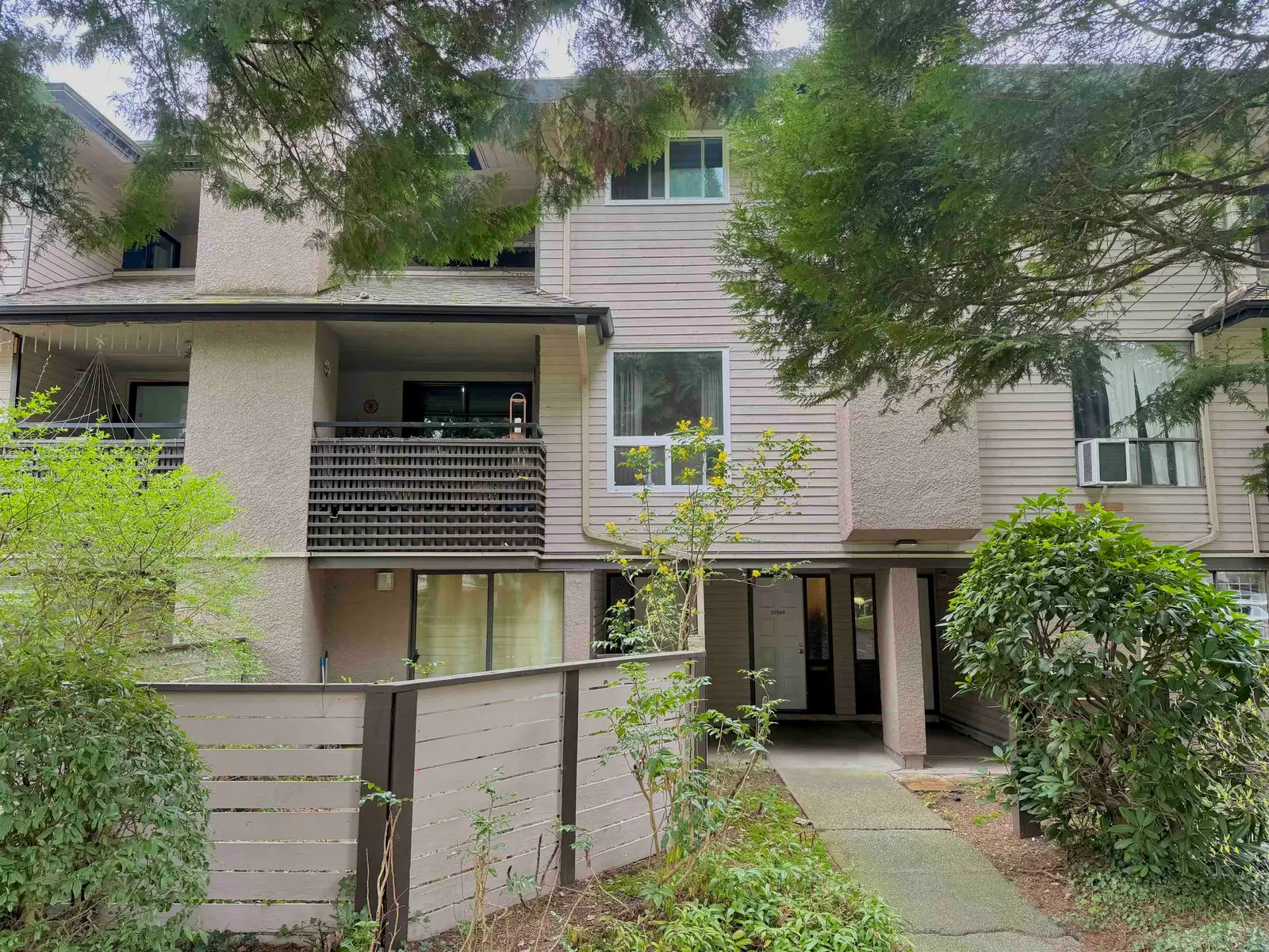 10589 HOLLY PARK LANE, Surrey BC V3R 6X8