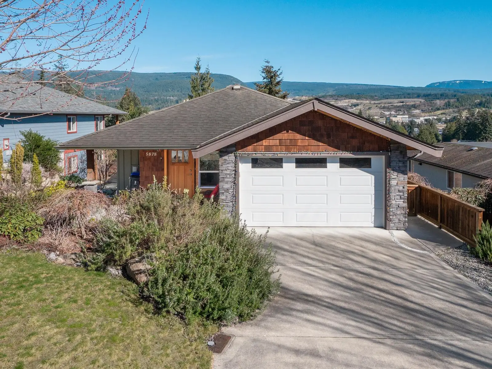 5878 MEDUSA STREET, Sechelt BC V0N 3A0