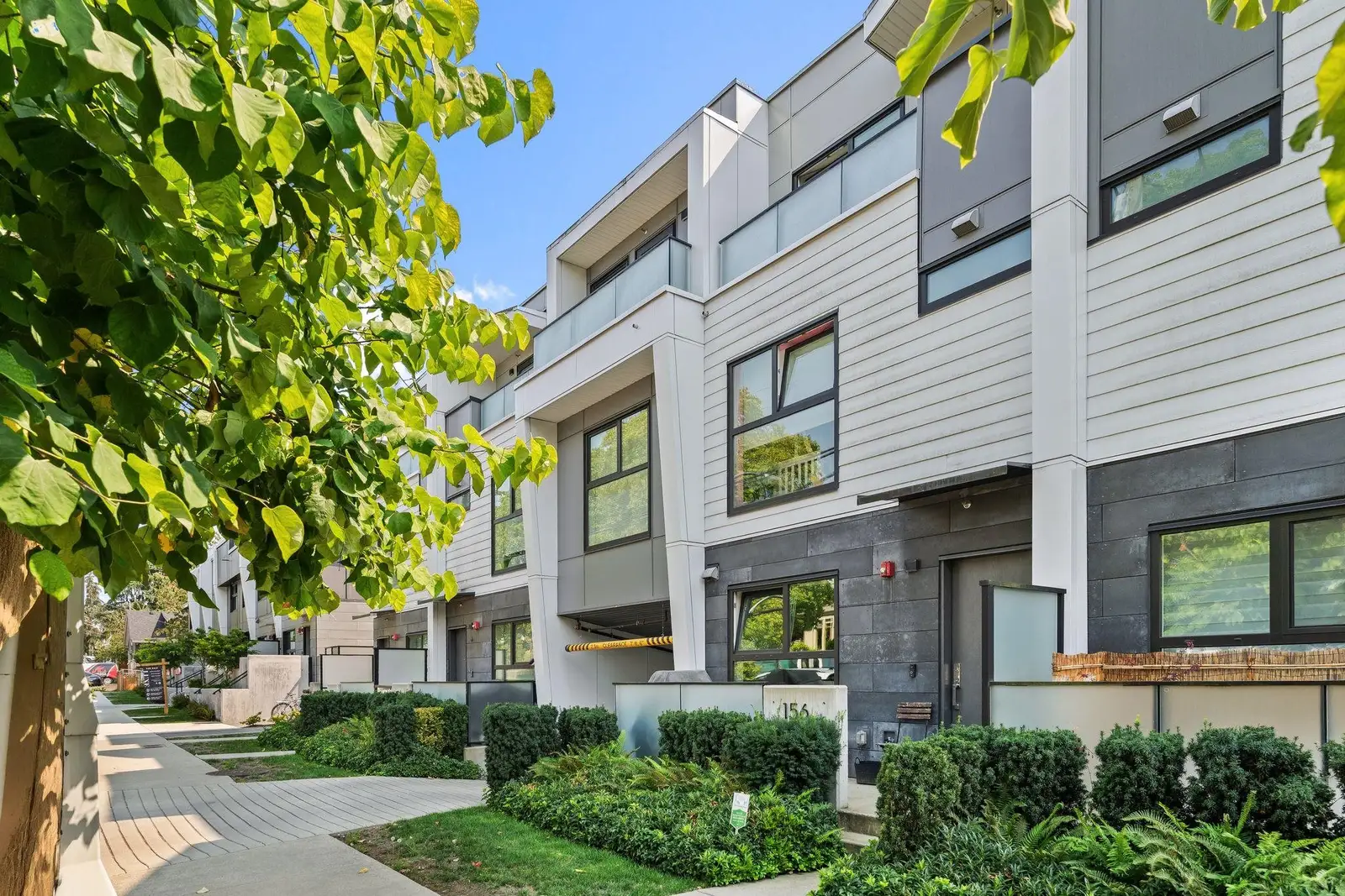 156 W WOODSTOCK AVENUE, Vancouver BC V5Y 0N1