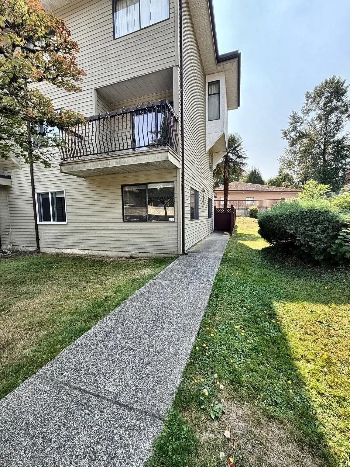 101 7131 133A STREET, Surrey BC V3W 8A1