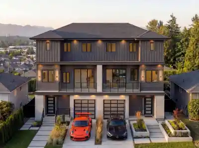 18998 62 AVENUE, Surrey BC V3S 8A3