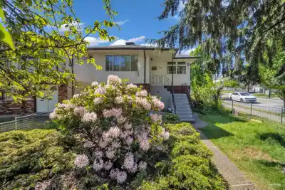 3006 E 27TH AVENUE, Vancouver BC V5R 1P2