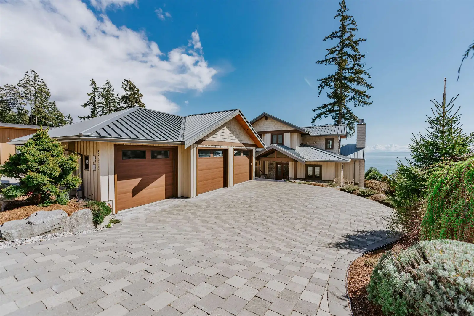 6035 SILVERSTONE LANE, Sechelt BC V7Z 0T8