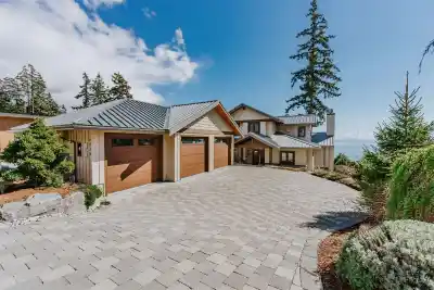 6035 SILVERSTONE LANE, Sechelt BC V7Z 0T8