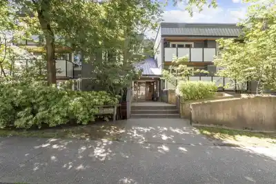 302 2328 OXFORD STREET, Vancouver BC V5L 1G3