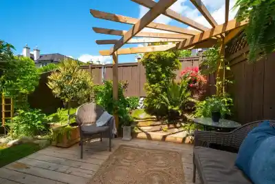 10 230 W 14TH STREET, North Vancouver BC V7M 1P3
