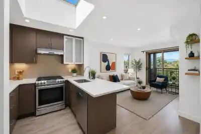 401 688 E 16TH AVENUE, Vancouver BC V5T 2V4