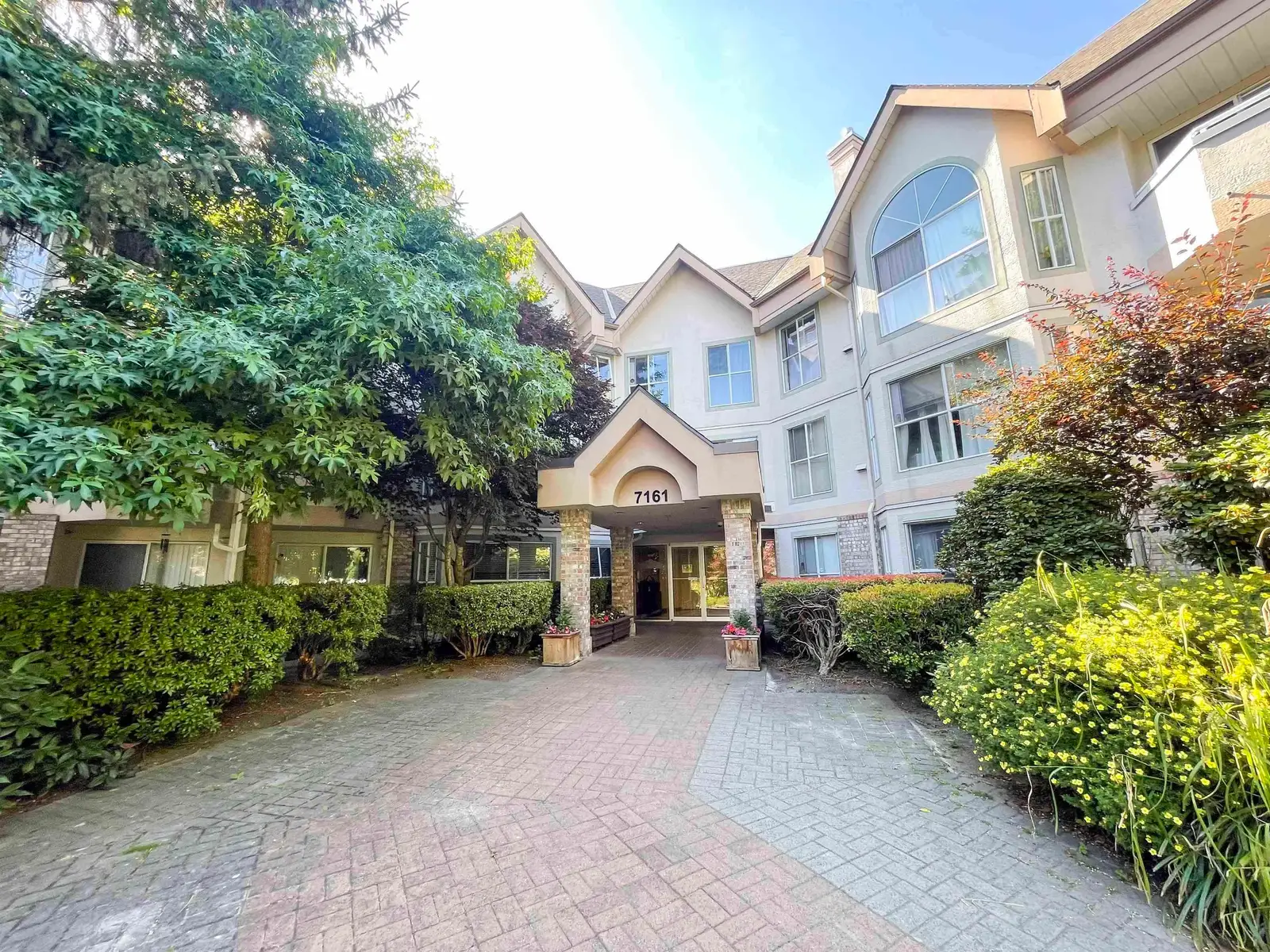 319 7161 121 STREET, Surrey BC V3W 1G8