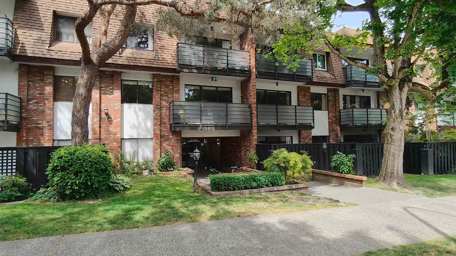 202 1933 W 5TH AVENUE, Vancouver BC V6J 1P6