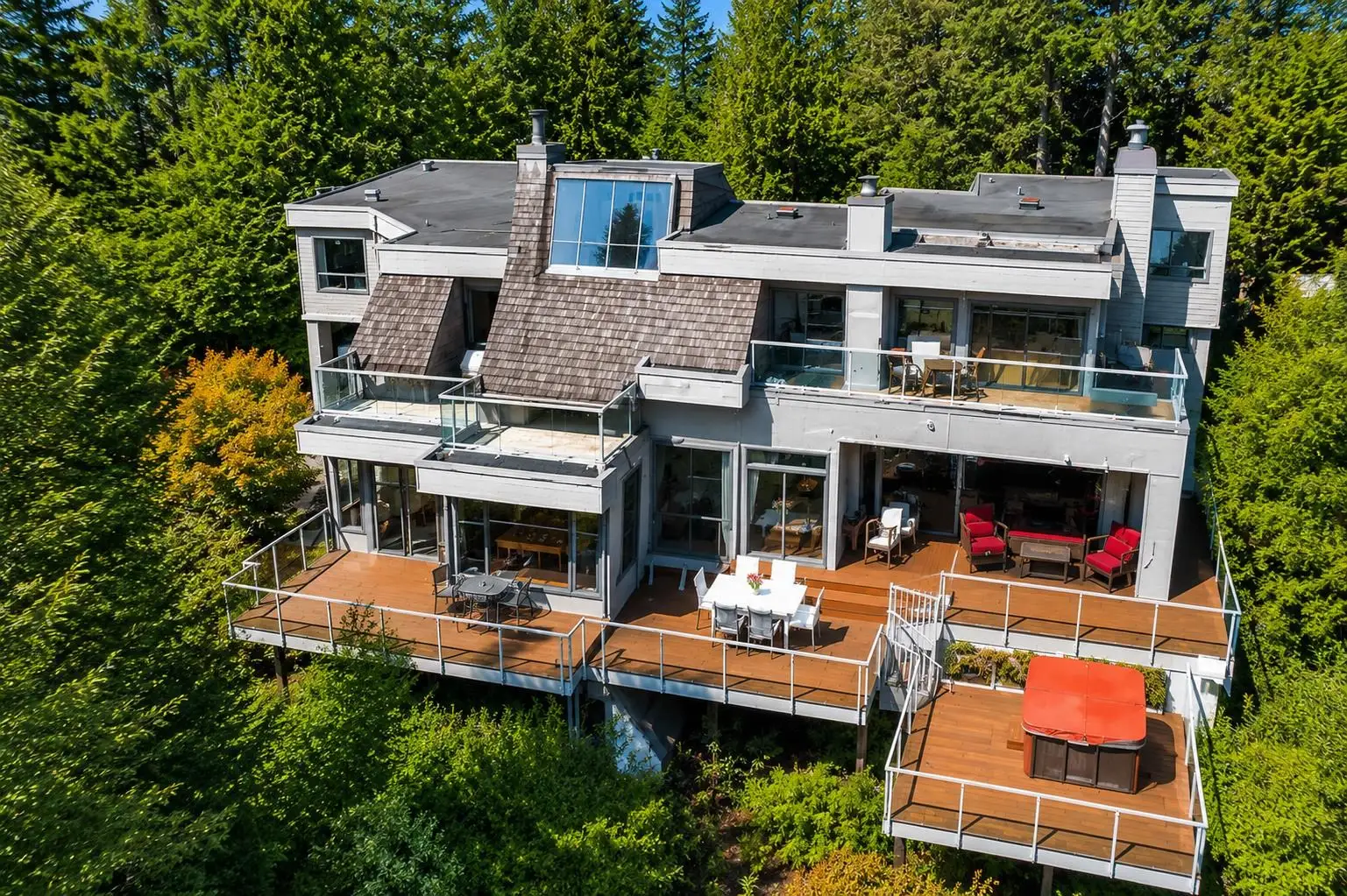 4750 MEADFEILD ROAD, West Vancouver BC V7W 2Y3