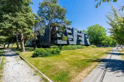 207 17661 58A AVENUE, Surrey BC V3S 1N4