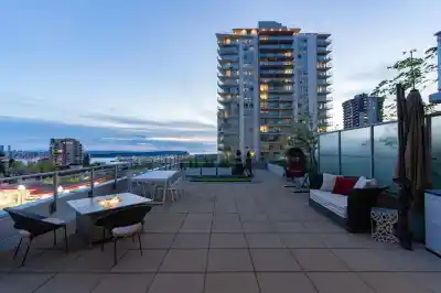 306 112 E 13 STREET, North Vancouver BC V7L 0E4