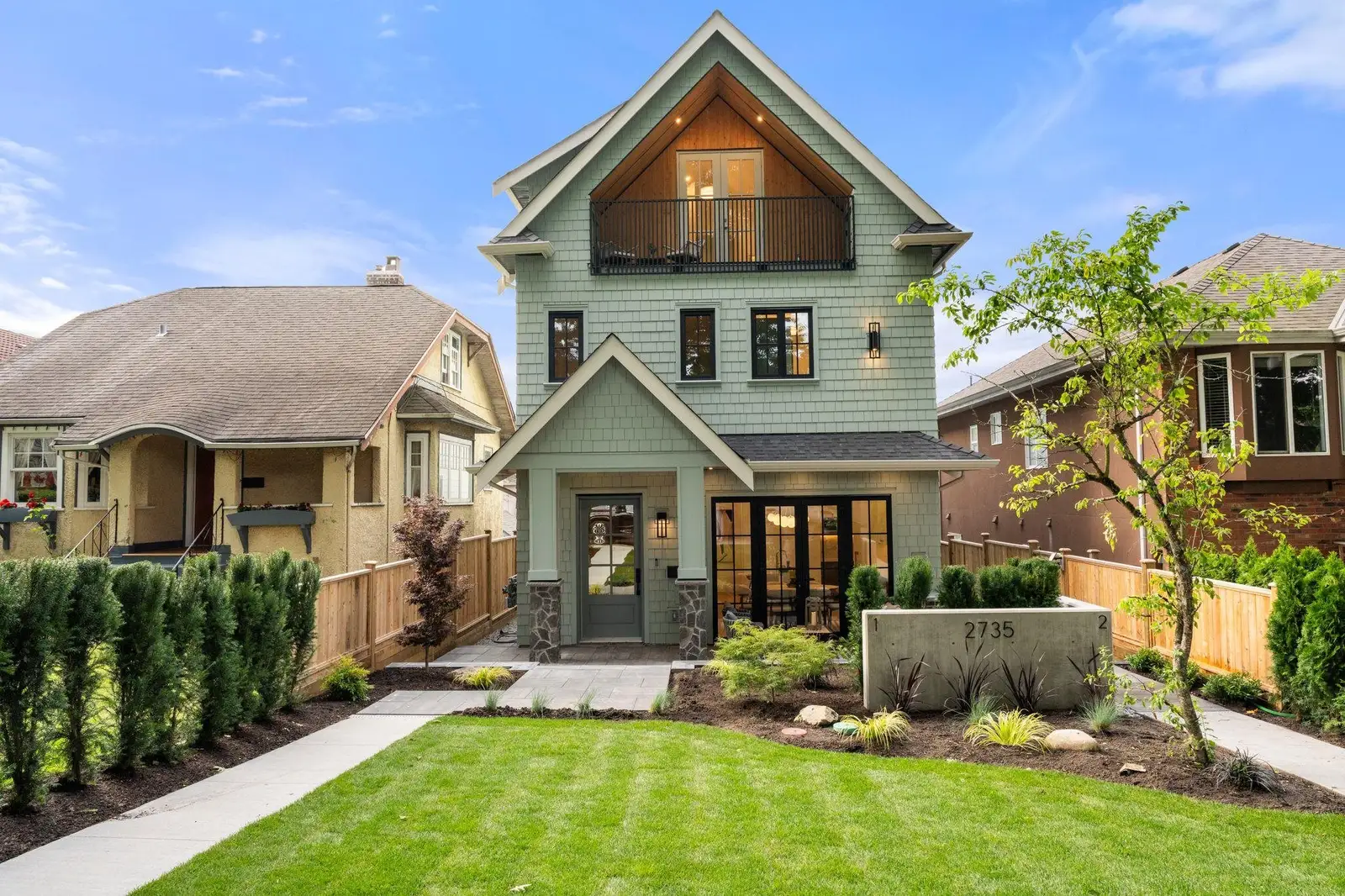 1 2735 ETON STREET, Vancouver BC V5K 1K2