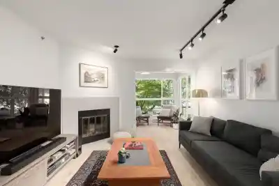 203 2272 DUNDAS STREET, Vancouver BC V5L 1J8