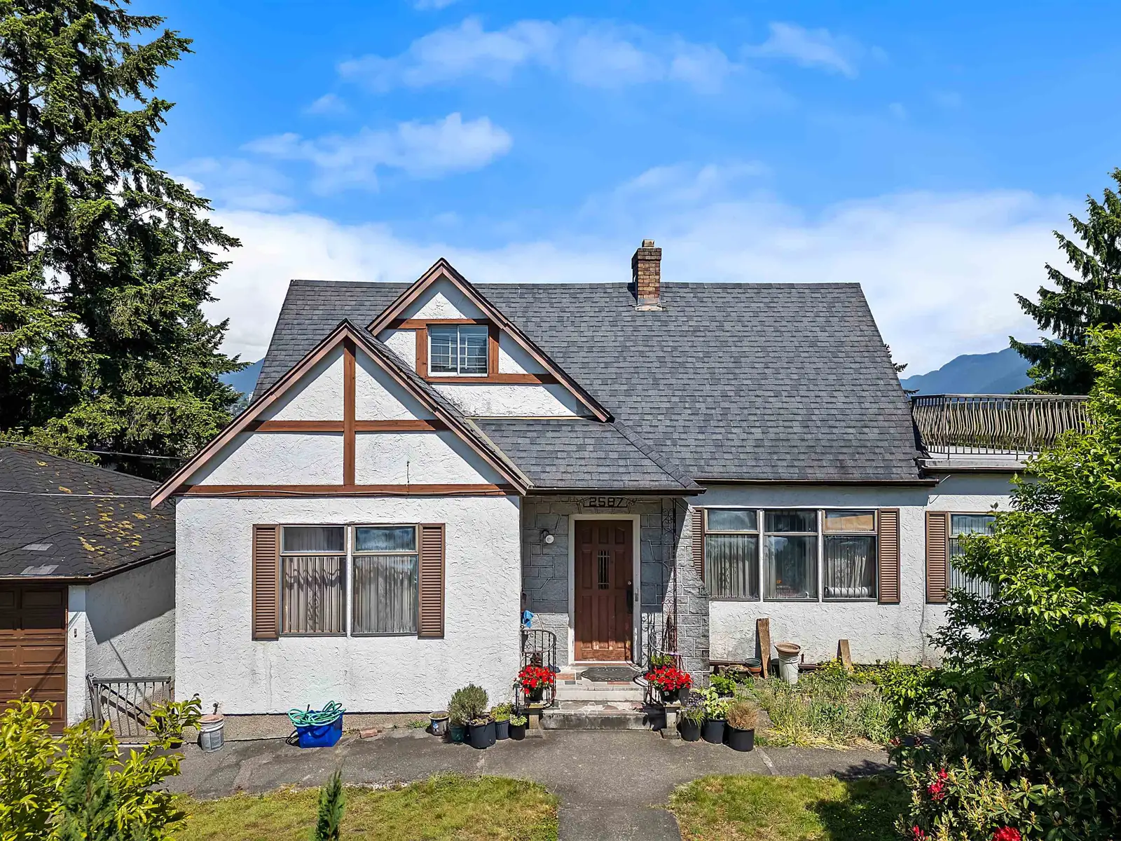 2587 YALE STREET, Vancouver BC V5K 1C1
