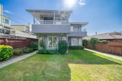 215 W 18TH STREET, North Vancouver BC V7M 1W7