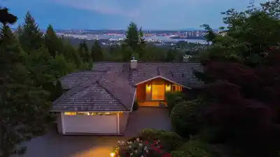 1440 SANDHURST PLACE, West Vancouver BC V7S 2P3