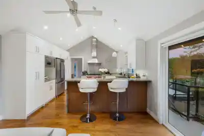4786 MEADFEILD COURT, West Vancouver BC V7W 2Y3